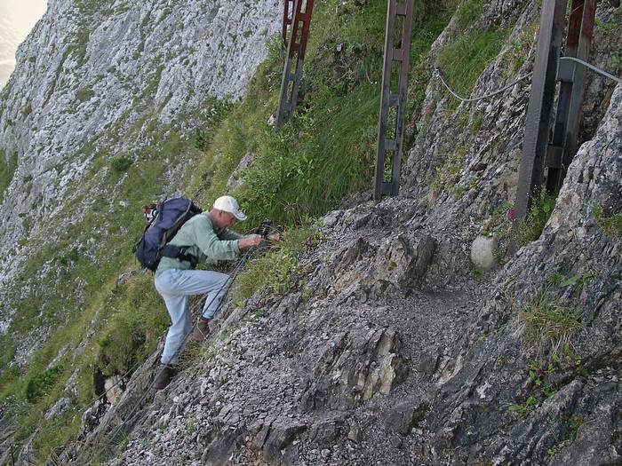 Lawinenverbau als Wanderweg